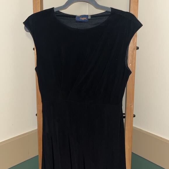 Just Taylor Long Black Elegant Dress Size 6 - Picture 2 of 3